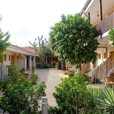 Camacuri Apartments Oranjestad Exterior photo